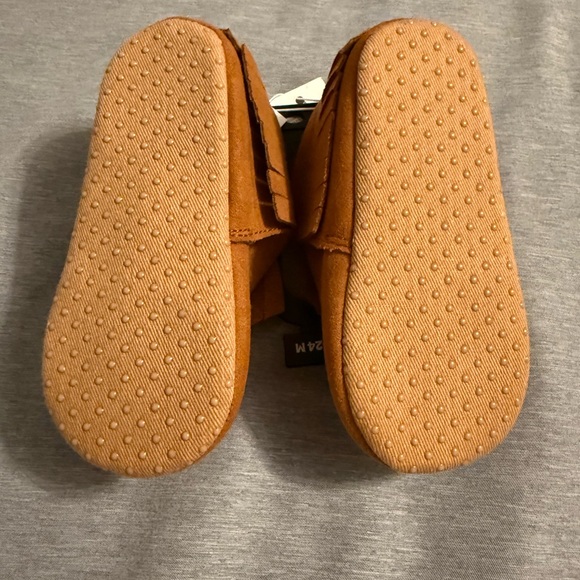Old Navy Kids Moccasins in Warm Brown - Picture 5 of 5